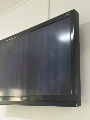 TV Semp Infinity Digital Tech 42" é uma TV LCD Full HD de 42 polegadas, Widescreen