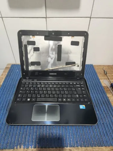 Notebook Samsung NPSF310 i3 2.40ghz - Carcaça completa - Placa Mãe precisa de Manutenção