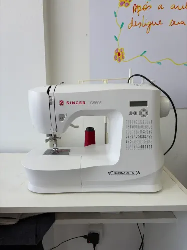 Máquina de Costura Singer C5605