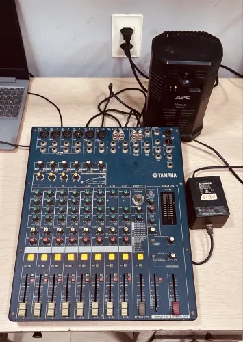 Mesa YAMAHA 12canais com estabilizador.