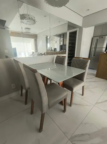 Mesa de Jantar com 4 Cadeiras | Excelente Estado