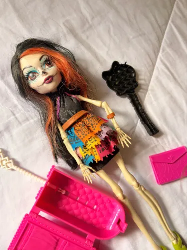 boneca monster high skelita