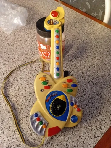  Guitarra de brinquedo Sandy e Júnior