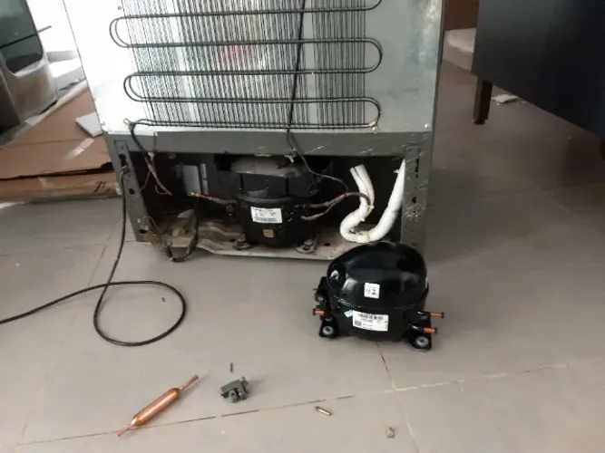 Manutenção em Refrigeradores  geladeiras e Freezers 