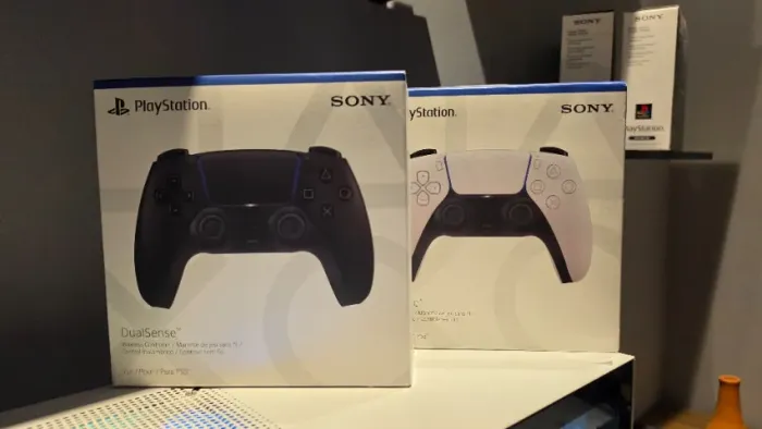 controle ps5 dualsense preto e branco
