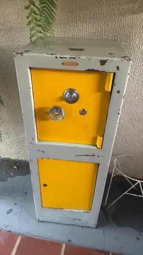 Cofre Antigo de Ferro - Vintage / Industrial - Muito 