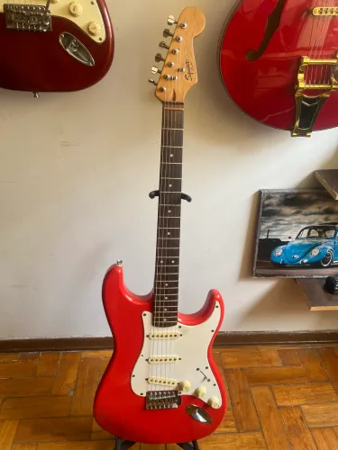 Guitarra Squier Stratocaster Classic