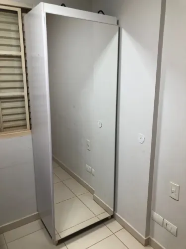 Sapateira com espelho