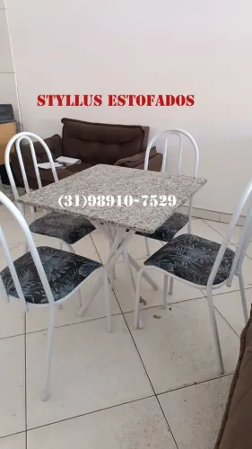 Mesa com. 4 cadeiras nova 