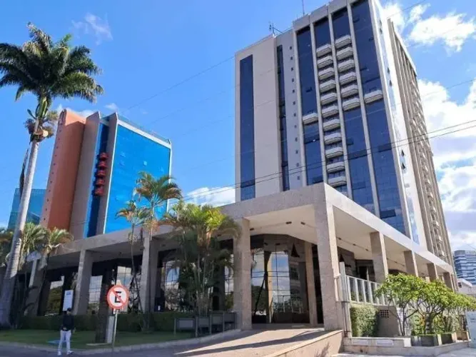 Sala comercial na Asa Norte com vista livre. Aluguel + IPTU + condomínio por RS 3.000,00.