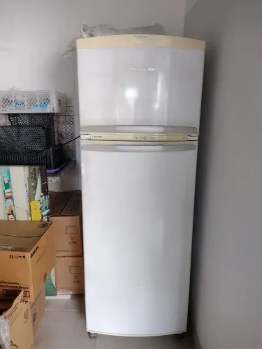 GELADEIRA BRASTEMP DUPLEX FROST FREE 350 LITROS FUNCIONDO PERFEITAMENTE COMPACTA ESPAÇOSA
