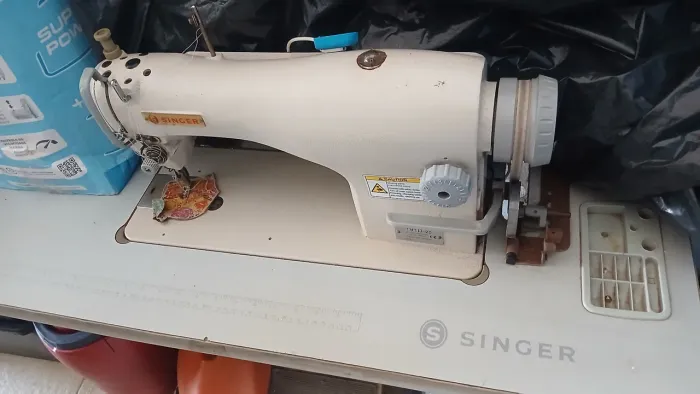 Máquina de costura singer