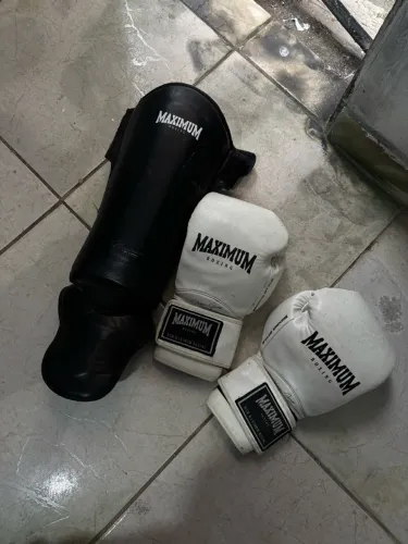 LUVA DE BOXE E CANELEIRA