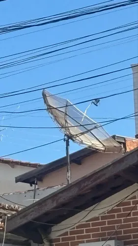 Tubo galvanizado e antena 