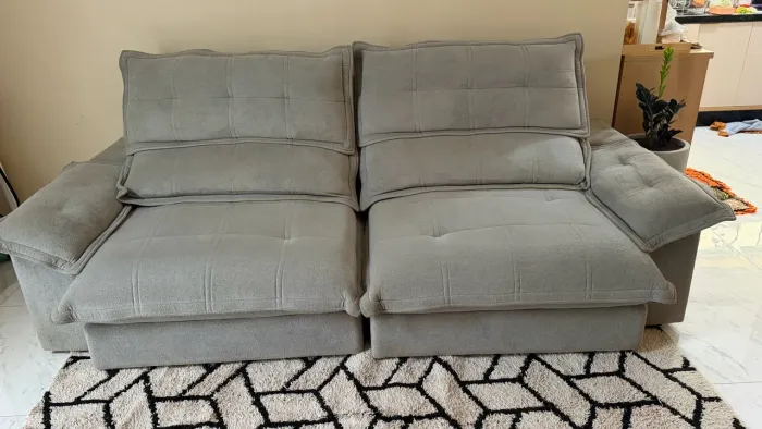 Vende-se sofá retrátil confortável em perfeito estado