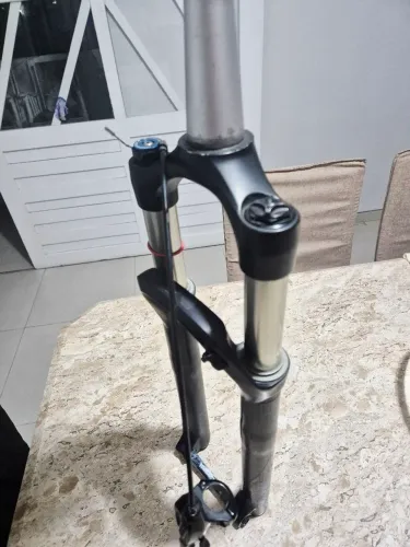 Suspensão rockshox Recon Gold, Eixo Passante 15x100 