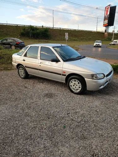 Ford Escort GL 1.6 MPI 2001