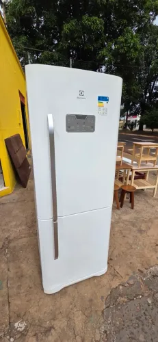 Geladeira Electrolux frost free DB53 454 litros inverter usada marcas de uso pintura