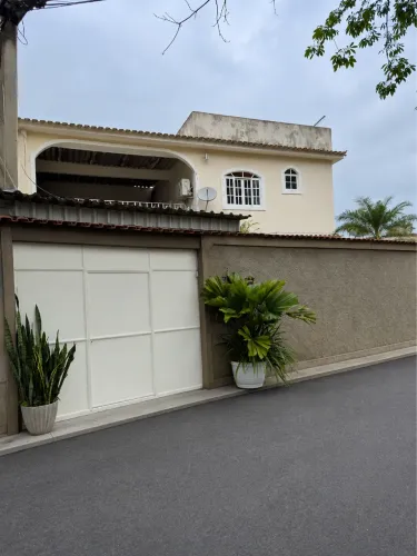 Vendo casa com piscina em bangu