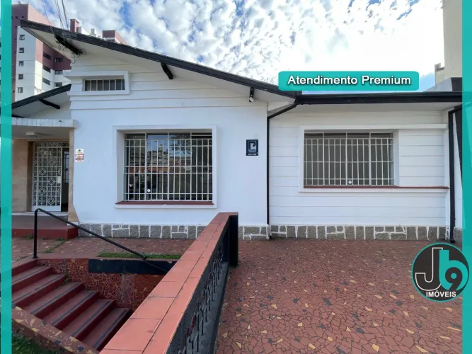 Casa Comercial à Venda 160m² no Bigorrilho com 4 salas, 1 banheiro, 1 vaga de garagem. Reg