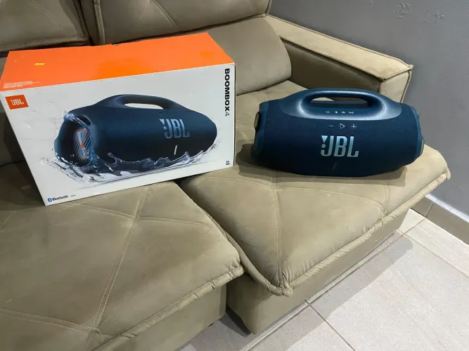 JBL boombox 4