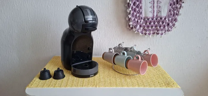 Cafeteira Arno Dolce Gusto + adaptor + Kit canecas