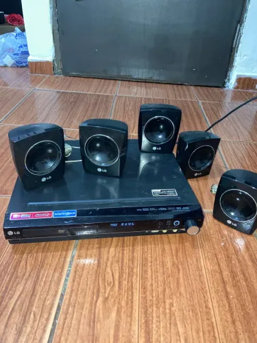 Home Theater LG 5.1 HT303SU - R$250 Acompanha aparelho DVD e 5 caixas de som