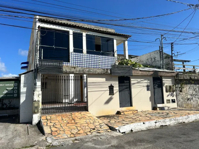 Casa Térrea na Atalaia em frente ao Colégio Atlântico