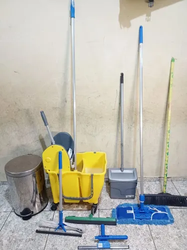 Materiais e acessórios de limpeza