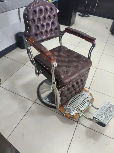 golpista nem tenta não chamo ninguém.cadeira de barbeiro..