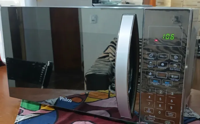 Microondas Philco 110Vts/25Lts espelhado/inox/modelo atual. Funcionando e super conservado