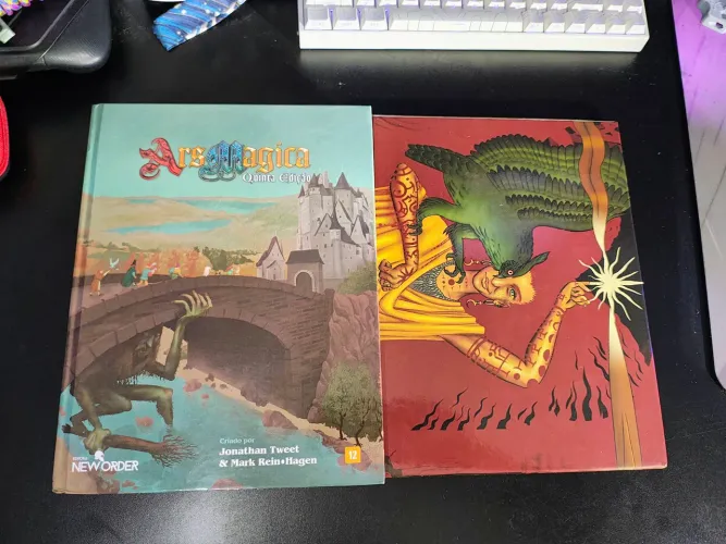 Ars Mágica Quinta Edição RPG Livro Básico e Escudo do mestre