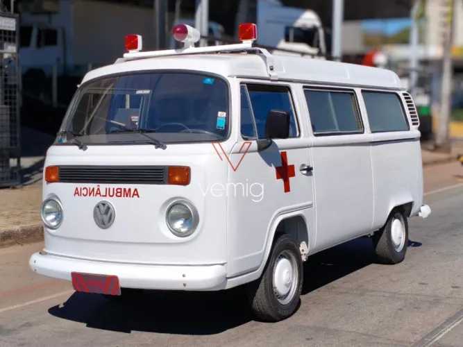 Volkswagen Kombi Furgão 2000