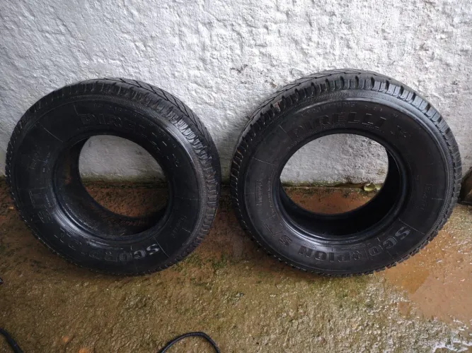 4 pneus camioneta 235 por 75 aro 15 dois Scorpions <br>2kunho filé os quatro 1400.00