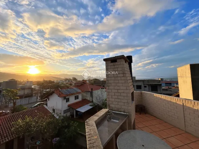 Terreno a venda de 480m² com 3 casas na Praia central de Garopaba - SC