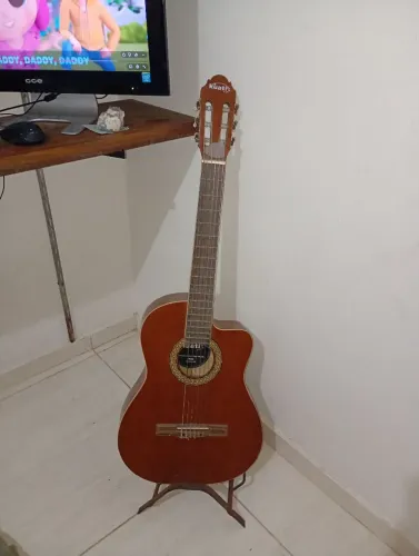 Vendo violão kuati ks3 tamanho 39, está com defeitos 