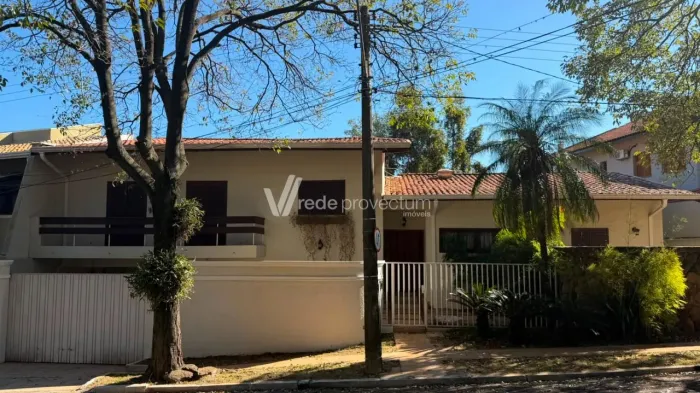Residência em Condomínio Fechado | Jardim Chapadão