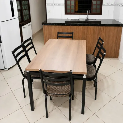 Mesa de jantar Malva tampo de madeira