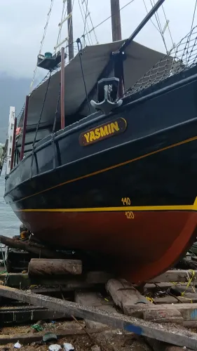 Escuna pronta pra trabalhar 