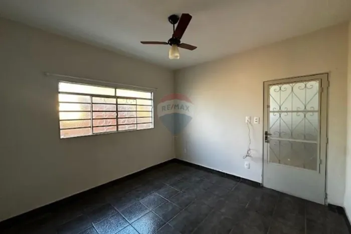 Casa à venda com 4 quartos, edícula, no Alexandre Balbo - Ribeirão Preto