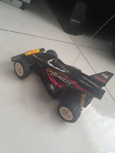 carro controle remoto japonês Taiyo Blaster 1992 não acompanha o controle no estado
