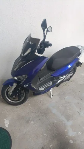 Moto semi nova