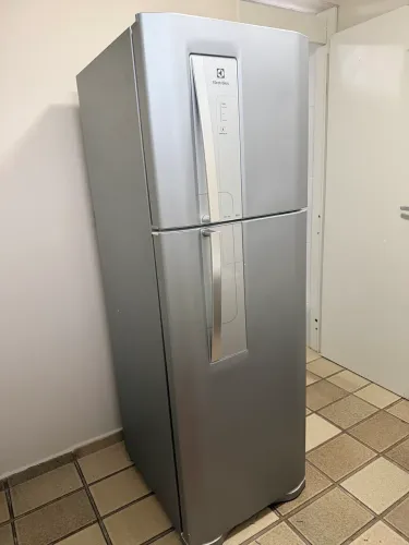 Geladeira Electrolux frost free 