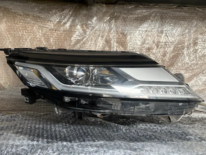 Farol Direito Pajero Sport 2020