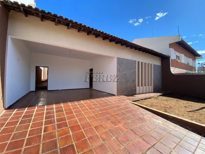 Casa à venda e locação no bairro Bancários, região oeste de Londrina