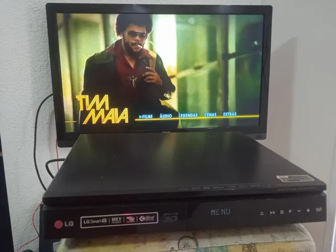 3D Blu-Ray Home theater LG BH6730S funcionando