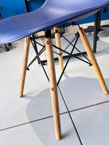 Cadeira Eames - Azul/Madeira