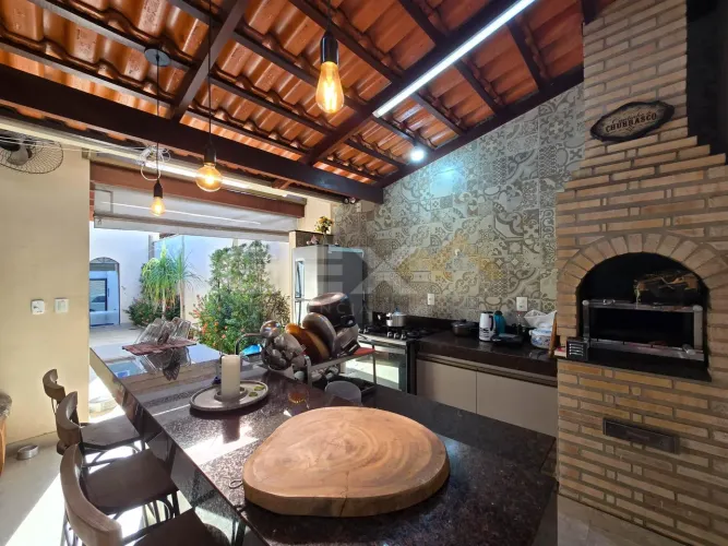 Casa com 03 quartos, 02 vagas e espaço gourmet no bairro São Jose