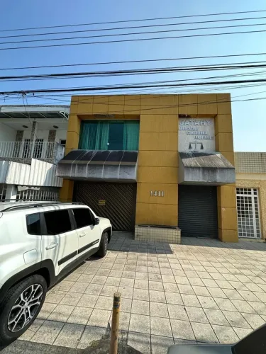 Ponto Comercial. Atrás da igreja. Praça 14.