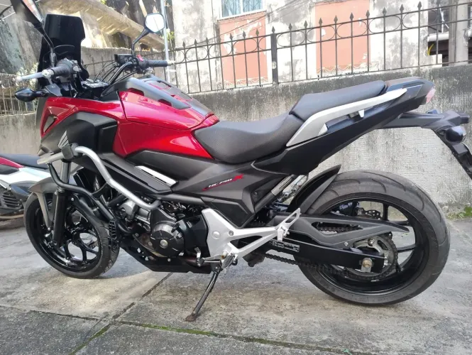 Moto novíssima, com apenas 26 mil km rodados, segundo dono 